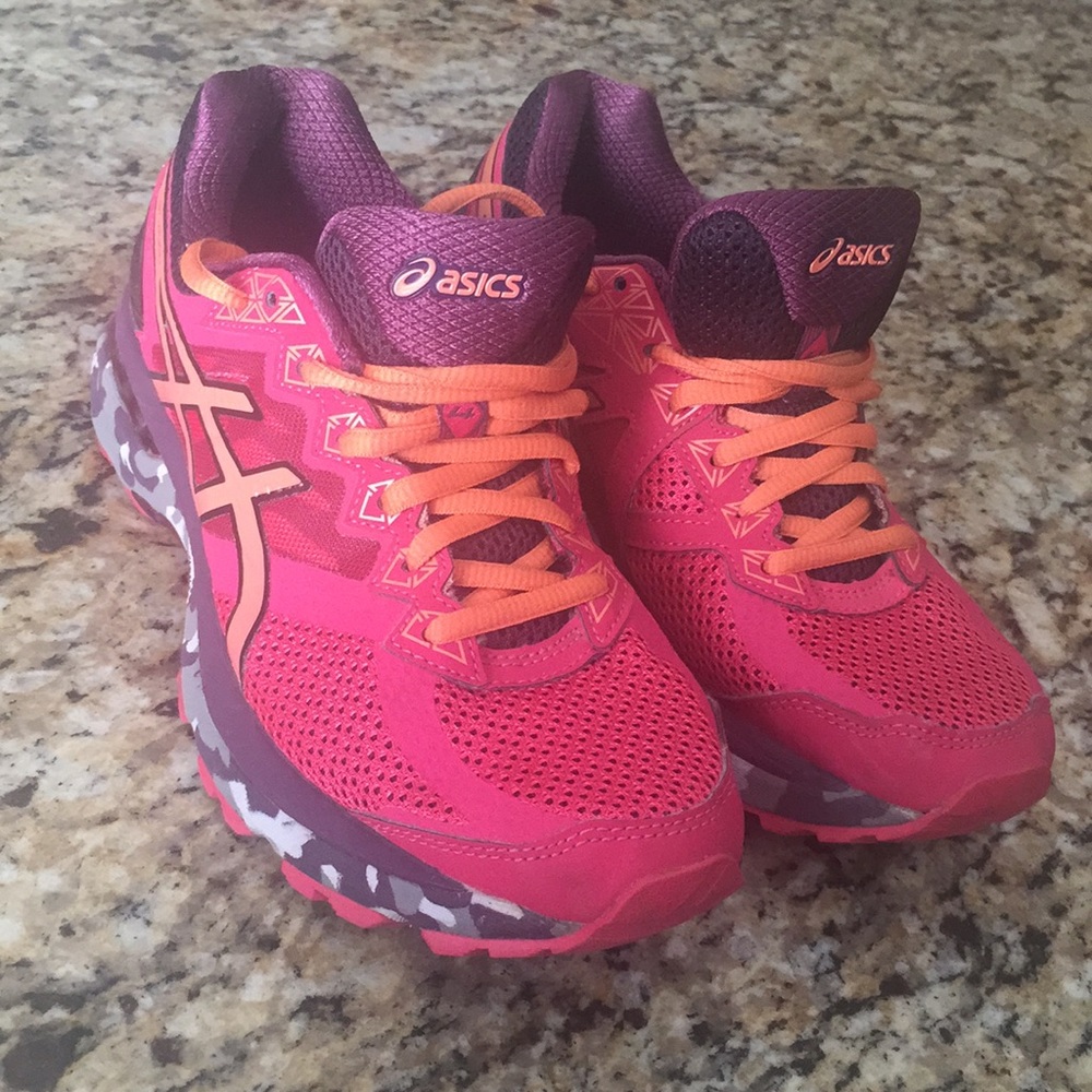 Basics women’s running sneakers